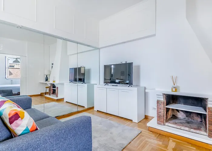 Attico Nel Cuore Di Con Box Privato Per Auto Apartment Rom