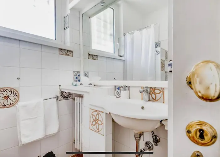Apartment Attico Nel Cuore Di Con Box Privato Per Auto